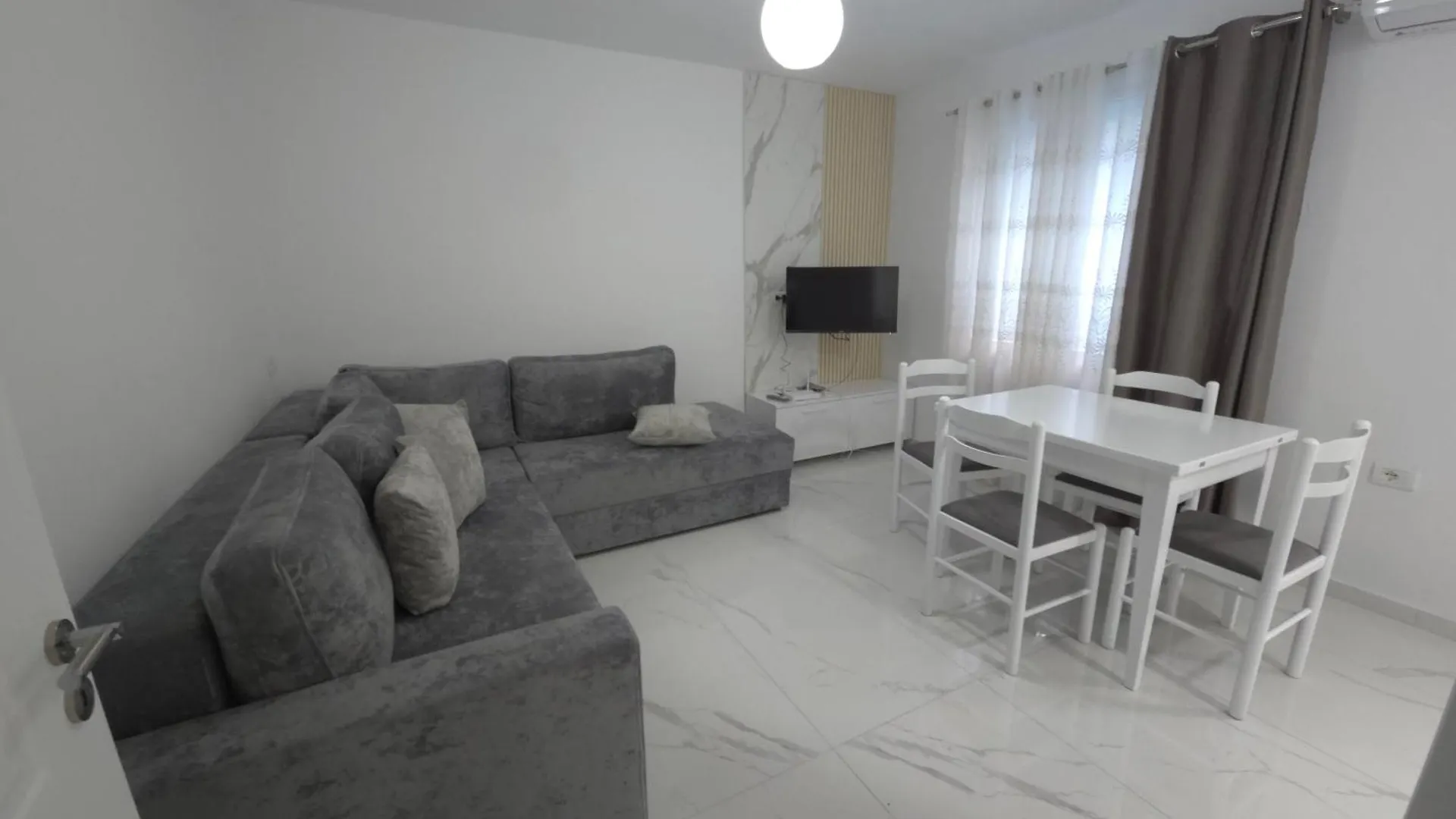 Peaceful Conteporary Apartment Berat