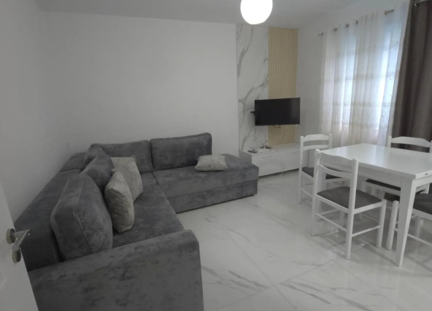 Peaceful Conteporary Apartment Berat